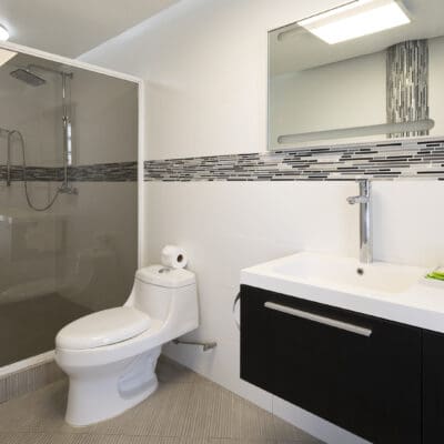 family-suite-with-jacuzzi-bathroom